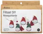 DIY filtset för att skapa en tomtegirlang. Innehåller material till röda och gröna tomtar med mössor och skägg. Färdig längd: 1,2 meter.