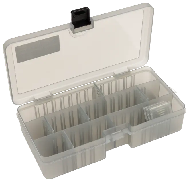 Transparent plastopbevaringsboks med justerbare rum og sikker lås, ideel til organisering af småting som perler, skruer eller hobbyartikler. Låget er klart for nemt overblik.