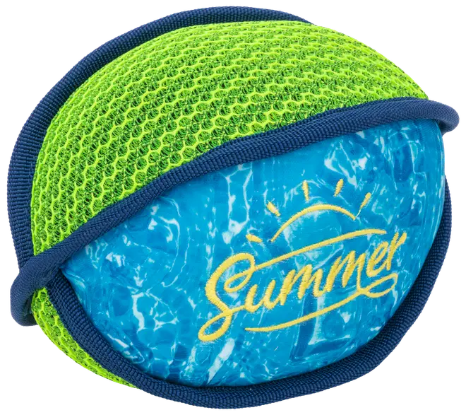 Rund vattenleksaksboll med blått och grönt nät, blå tyg med 'Summer' och solmotiv, mjuk yta, passar för lek i pool eller på stranden.