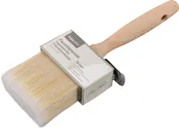 Bred facadepensel med lyse børster, træskaft og metalbånd. Velegnet til store overflader. Skaftet har ophængshul. Børstens bredde er 70 mm. Perfekt til udendørs maling.