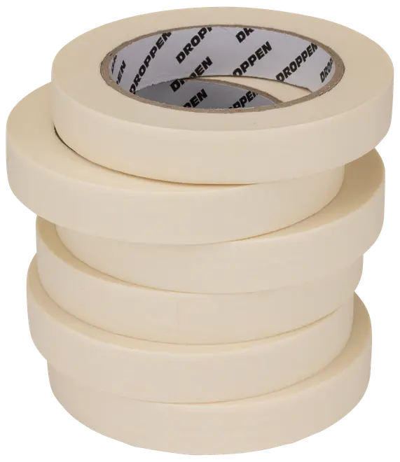 Stak af fem ruller beige malertape med papkerne og trykt indvendig label, velegnet til maling, hobby og alsidig brug.