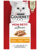 Purina Gourmet Mon Petit Intense kattmat, 6-pack med 50g påsar, blandade smaker (kalkon, kyckling, anka), fina bitar i sås, röd förpackning med vit katt.