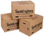 Stak af brune papflytte- og opbevaringskasser med håndtag, mærket 'Harald Nyborg'. Robust konstruktion, velegnet til pakning, opbevaring eller transport. Trykte instruktioner på toppen.