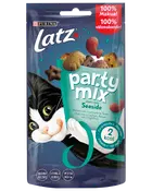 Latz Party Mix Seaside kattgodis, 60g återförslutningsbar påse. Innehåller krispiga fiskformade snacks med smak av lax, kolja och öring. Med vitaminer, protein och omega-6.