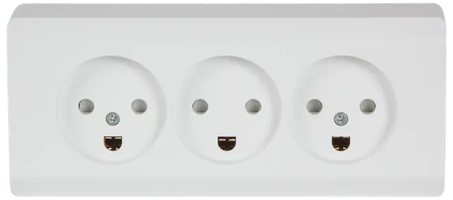 LK OPUS 66 Stikkontakt trippel med jord