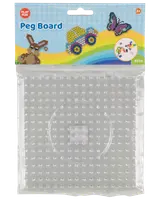 Gennemsigtig plastik perleplade, firkantet med hævede dupper og cirkelguide i midten, ideel til kreative mønstre. Velegnet til børn fra 3 år.