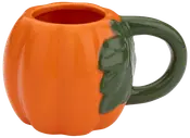 Keramikkopp formad som en pumpa, orange kropp med grönt handtag som liknar ett blad. Blank yta, rundad design, perfekt för höst eller Halloween.