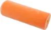 Orange skum malerrulle refill, cylindrisk form, glat overflade, åbne ender til rulleholder, velegnet til jævn maling på flader, let og nem at håndtere.