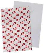 Kort med mønster af røde og hvide Dannebrog flag på forsiden. Leveres med hvid kuvert. Perfekt til festlige eller nationale begivenheder.