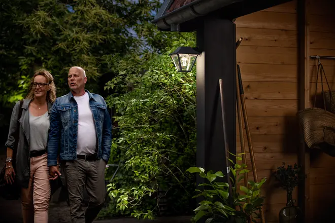 PHILIPS Væglampe Alpenglow E27 360° - sort