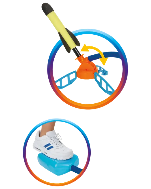Leksaksraketstartare med gul skumraket, justerbar orange bas, blå fotpump och demonstration av fot som trycker på pumpen. Passar för utomhuslek.