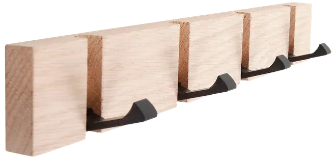 Väggmonterad klädhängare med fyra fyrkantiga träblock och svarta metallkrokar. Modern, minimalistisk design för jackor, hattar eller väskor. Naturlig träfinish.