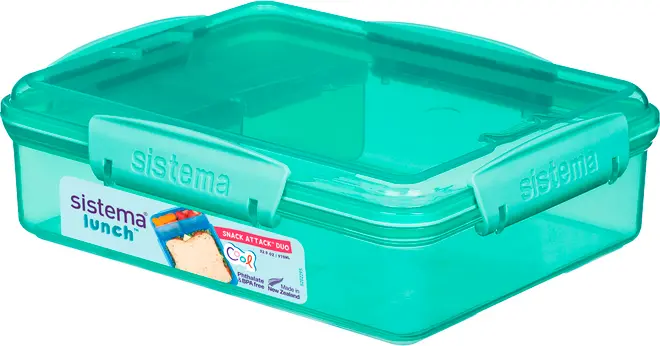 Rektangulær turkis plastik madkasse med sikker kliklåg, gennemsigtig krop og "sistema" mærkning. Perfekt til snacks eller sandwich, BPA-fri og tåler opvaskemaskine.