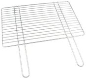 Rektangulært grillrist i rustfrit stål med to håndtag, designet til udendørs madlavning. Parallelle metalstænger sikrer jævn varmefordeling og nem placering af mad.