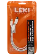 Hvidt 3-i-1 opladnings- og synkroniseringskabel med Lightning, USB-C og Micro USB stik, pakket i en orange genlukkelig pose mærket LEKI Denmark. Passer til iPhone, USB-C og Micro USB enheder.