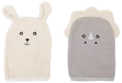 Sæt med to børnevaskeklude, én formet som en cremefarvet bjørn og én som en grå næsehorn, begge med broderede ansigtstræk og blødt frottéstof.