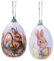 Sæt med to æggeformede ophæng med malede kaniner og kurve med farverige påskeæg, dekoreret med forårsblomster og sølv ophæng, ideelle til påskepynt.