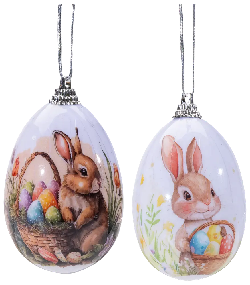 Sæt med to æggeformede ophæng med malede kaniner og kurve med farverige påskeæg, dekoreret med forårsblomster og sølv ophæng, ideelle til påskepynt.