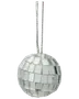 Sølv diskokugle ornament med spejlede firkantede fliser, kugleform og ophængssnor. Reflekterende overflade giver et glitrende udtryk, perfekt til festlig dekoration eller party-stemning.