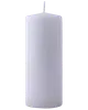 Hvid bloklys med glat, cylindrisk form, flad bund og enkelt, centreret væge. Uparfumeret, velegnet til dekoration eller stemningsbelysning i hjemmet eller til begivenheder.