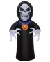 Oppustelig Halloween-dekoration med hætteklædt figur i sort kappe, hvide hænder og græskarhalskæde. Velegnet til udendørs eller indendørs brug som uhyggelig pynt.