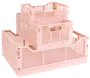 Set med tre stapelbara förvaringslådor i pastellrosa plast med ventilationssidor och handtag. Varje låda har olika storlek, perfekt för organisering av hem eller kontor.