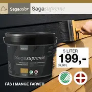 Sort plastikspand med Sagacolor Sagasupreme transparent træbeskyttelse, 5 liter. Til udendørs træ, miljømærket, fås i mange farver. Vises påført med pensel.