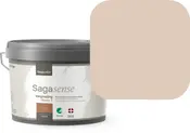 2,5 liters spand Sagacolor Sagasense vægmaling, halvmat finish, i lys beige farve. Med miljømærker og gråt låg med bærehåndtag.