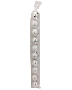 Set med åtta silverfärgade julgranskulor i genomskinligt plastfodral, med blanka, matta och glittriga ytor. Varje kula har metallfäste.