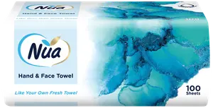 Förpackning med Nua hand- och ansiktshanddukar, 100 ark, blått abstrakt mönster. Mjuka och skonsamma mot huden, för händer och ansikte.