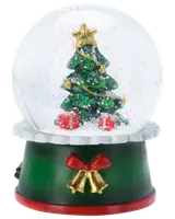 Julig snöglob med dekorerad gran, gul stjärna, röda paket och glitter. Grön bas med gyllene klockor och rött band. Festlig dekoration.