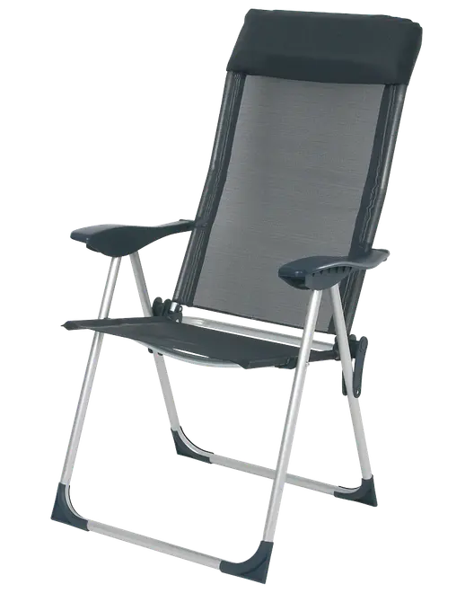 Hopfällbar utomhusstol med svart nätväv i sits och rygg, silverfärgad metallram och svarta plastarmstöd. Lätt och portabel, passar camping eller trädgård.