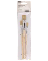 Sæt med tre flade pensler med naturtræskaft og lyse børster, størrelser 9, 13 og 20 mm, pakket i klar plastlomme til nem opbevaring.