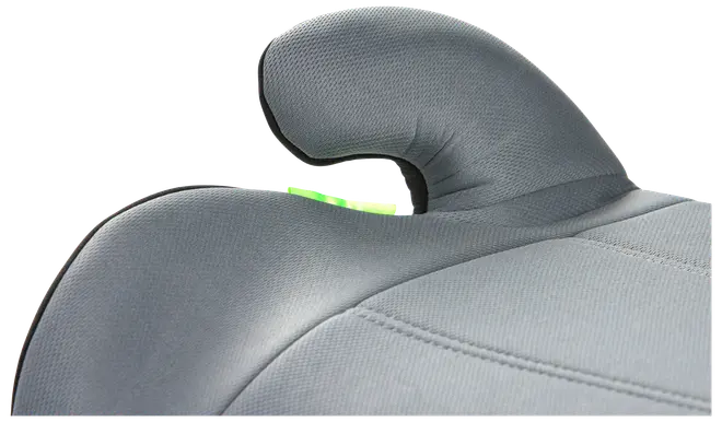 Nærbillede af gråt bilsæde med ergonomisk, buet nakkestøtte. Polstret med tekstureret stof og synlige syninger for ekstra holdbarhed og komfort.