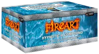 Rektangulær æske mærket "FIREART Hypnotic II Compound" med metaltrim, blå baggrund og ildtema-logo. Indeholder fyrværkeri med farverige effekter ifølge emballagen.