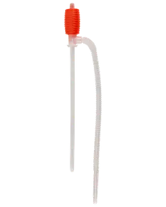 Plastisk hävertpump med röd räfflad pumpboll och två genomskinliga slangar, avsedd för överföring av vätskor mellan behållare. Passar vatten, bränsle eller liknande vätskor.