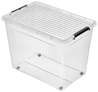Genomskinlig plastförvaringslåda med räfflat lock och svarta handtag på sidorna. Stapelbar och hållbar, perfekt för förvaring och organisering av olika saker.