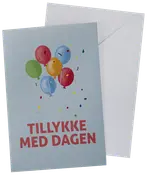 Kort med farverige balloner og konfetti på lyseblå baggrund, teksten 'Tillykke med dagen.' Leveres med en matchende hvid kuvert.