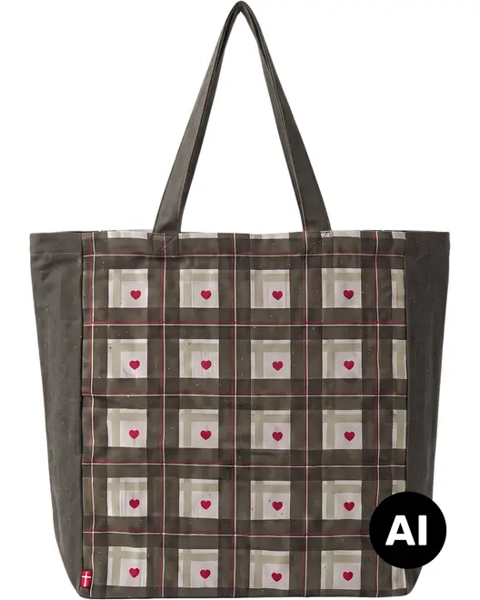 Stor mørk ternet totebag med lange sorte håndtag og et gittermønster med små røde hjerter.