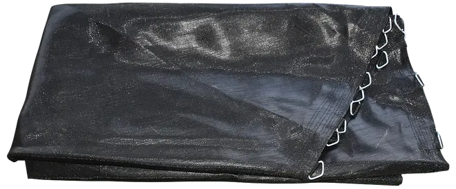 Svart, kraftig nätpresenning med förstärkta kanter och metallöglor för fastsättning. Hållbart, väderbeständigt material för täckning eller skydd av utomhusföremål.