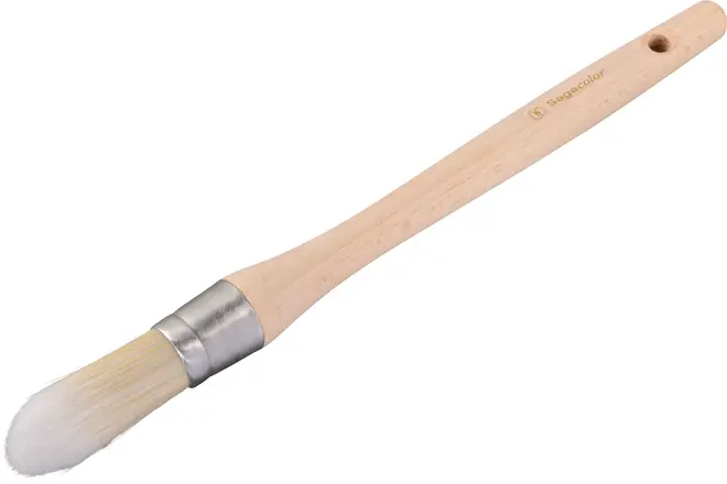 Rund bagepensel med træhåndtag, metalbånd og bløde hvide børster. Perfekt til bagning, glasering eller pensling. Håndtaget har hul til ophæng.