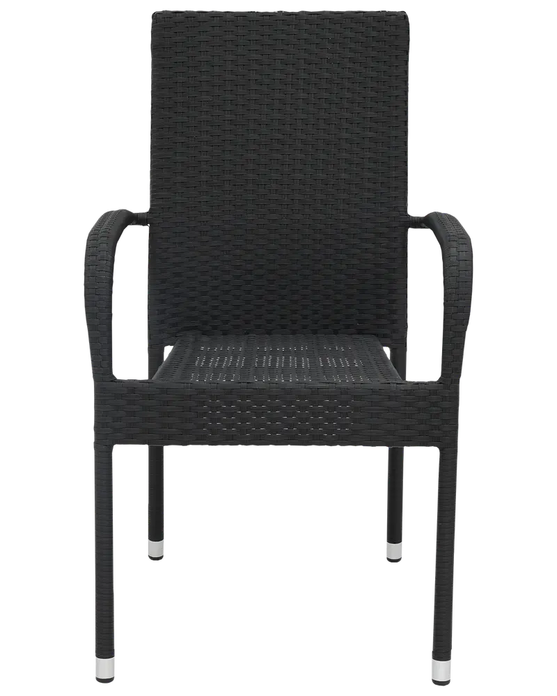 Svart utomhusstol med rottingliknande design, armstöd och metallben med silverfärgade fötter. Tålig, väderbeständig och stapelbar för enkel förvaring.