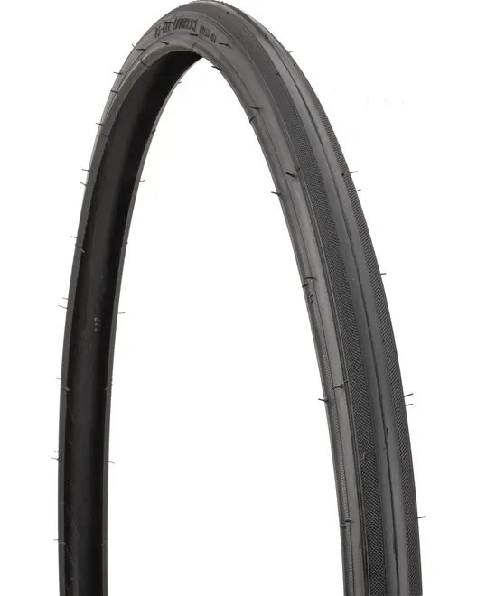 Svart racercykeldäck med slät mittbana och fintexturerade sidoväggar, utformat för låg rullmotstånd och bra grepp på asfalt. Lättvikt och passar för höga hastigheter.