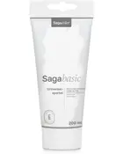 Sagacolor Sagabasic Universalspartel, 200 mL tube. Hvid plastemballage med grå detaljer, velegnet til vægge og lofter. Let at påføre, stærk vedhæftning.