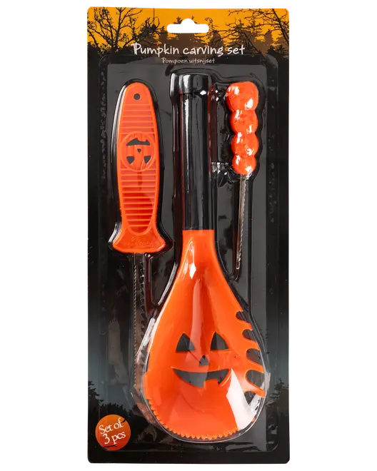 Græskarudskæringssæt med tre orange og sorte værktøjer: savtakket kniv, ske med græskaransigt og detaljeværktøj med græskarformet håndtag. Pakket til Halloween.