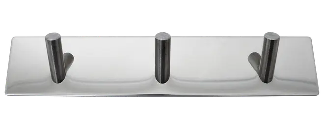 Vægmonteret knagerække i rustfrit stål med tre cylindriske kroge på en rektangulær plade. Moderne, poleret finish, ideel til håndklæder eller jakker.