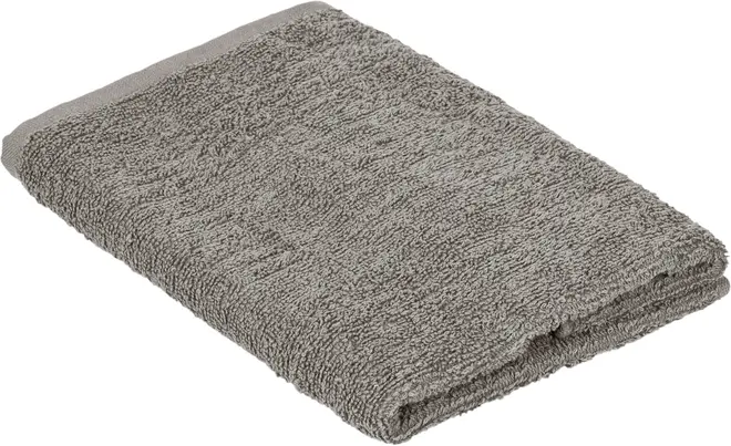 Gråt badehåndklæde i blødt, absorberende bomuldsterry. Rektangulær form med enkel kant. Perfekt til daglig brug, giver komfort og hurtig tørring efter bad eller brusebad.
