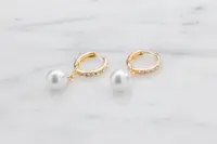 Örhängen hoops med pärla - guld