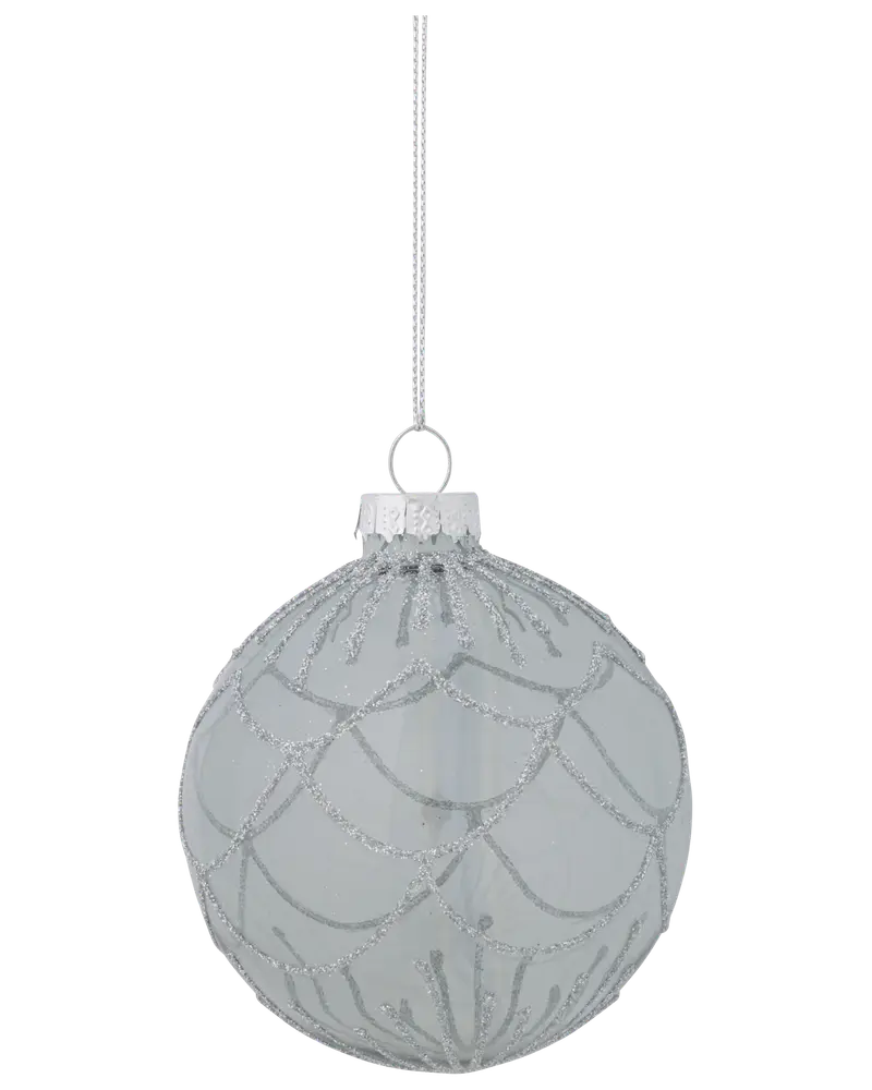 Klar glaskula med silverglittrigt mönster, silverfäste och upphängningsband. Elegant och festlig juldekoration för granen eller andra arrangemang.