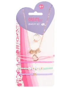 Smykkesæt med guldfarvet LOVE-halskæde, ring og tre farverige perlearmbånd med hjerte- og bogstavdetaljer. Velegnet til børn fra 6 år.